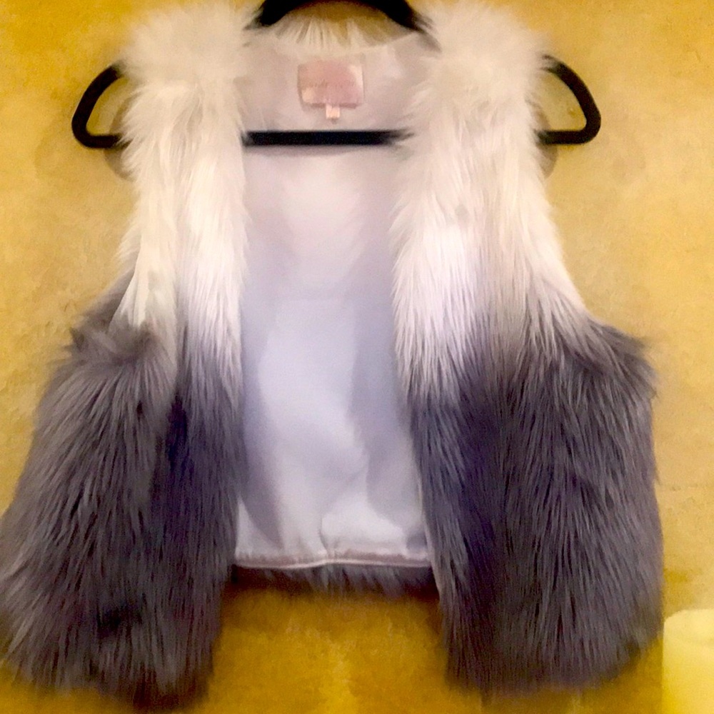 Beautiful fade color vest!